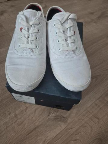 Tommy Hilfiger Witte Sneakers Maat 40 beschikbaar voor biedingen