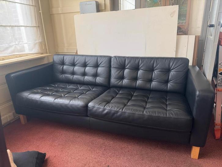 Bank Zwart Leder - Zo Goed Als Nieuw!, Huis en Inrichting, Banken | Bankstellen, Zo goed als nieuw, Rechte bank, Tweepersoons