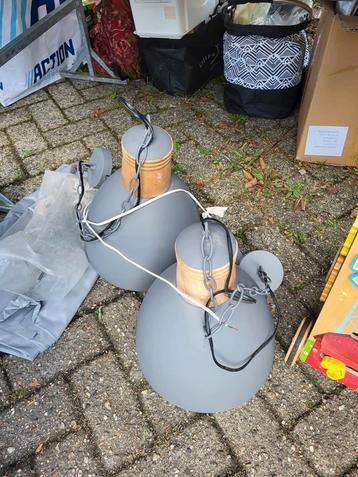 Hanglampen beschikbaar voor biedingen