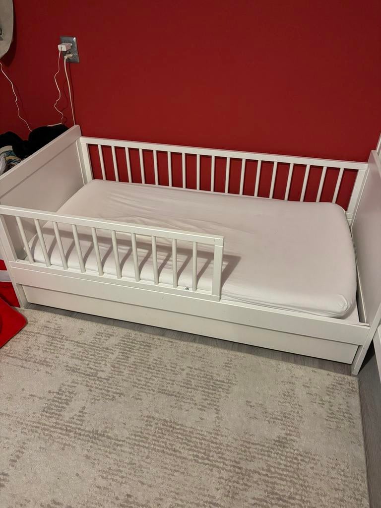 Peuter bed met lade van petite amelie, Ophalen, Gebruikt, Minder dan 140 cm, Matras
