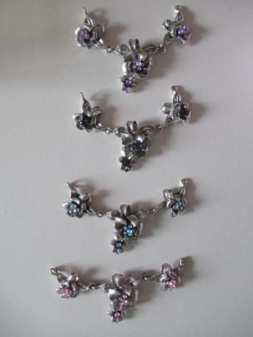 Kettinghangers 8 cm. x 3 cm. beschikbaar voor biedingen