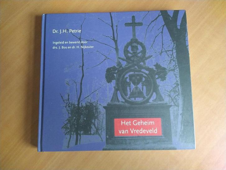 Petrie, Dr. J.H. Het Geheim van Vredeveld, Boeken, Geschiedenis | Stad en Regio, Zo goed als nieuw, 20e eeuw of later, Ophalen of Verzenden