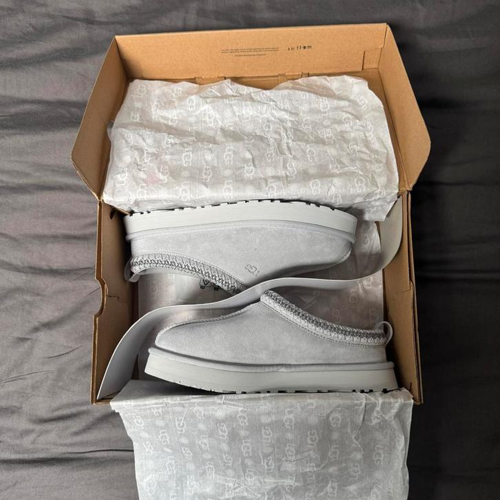 UGG Tazz – Light Grey / Silver Smoke, Kleding | Dames, Schoenen, Nieuw, Pantoffels of Sloffen, Grijs, Ophalen of Verzenden