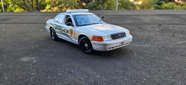 1:18 Ford Crown Victoria Miami-Dade Police Motormax, Hobby en Vrije tijd, Modelauto's | 1:18, Zo goed als nieuw, Auto, Overige merken