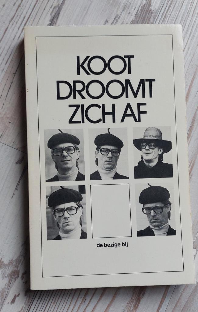 Koot Droomt Zich Af - Kees van Kooten, Boeken, Literatuur, Gelezen, Nederland, Ophalen of Verzenden