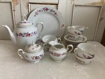 Vintage / Porseleinen theeservies met theepot - roomstel 