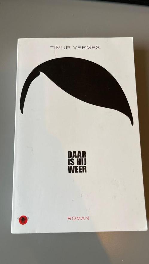 Timur Vermes - Daar is hij weer, Boeken, Literatuur, Zo goed als nieuw, Nederland, Ophalen of Verzenden
