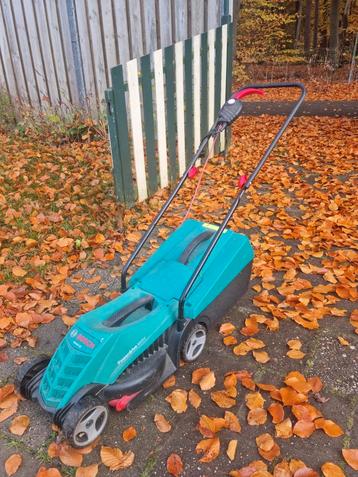 Keurige elektrische Bosch grasmaaier - Bosch rotak 32 beschikbaar voor biedingen