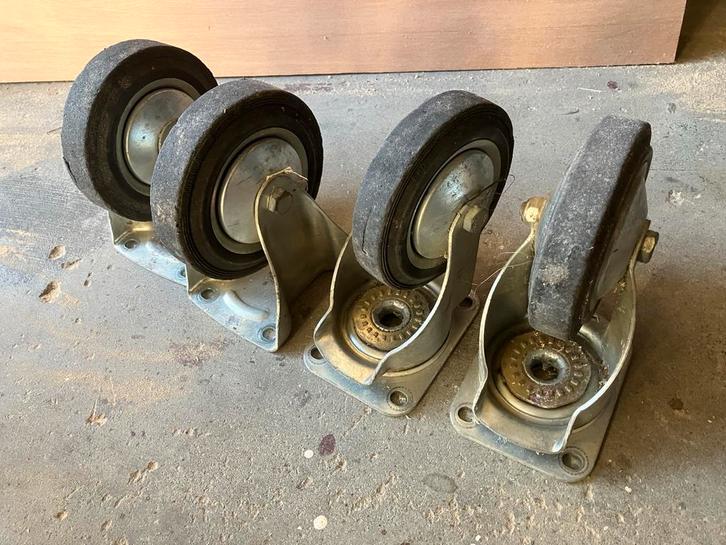 Wielen set: 4x 15mm (2x bok, 2x zwenk), Doe-het-zelf en Verbouw, Zwenkwielen, Gebruikt, Ophalen of Verzenden