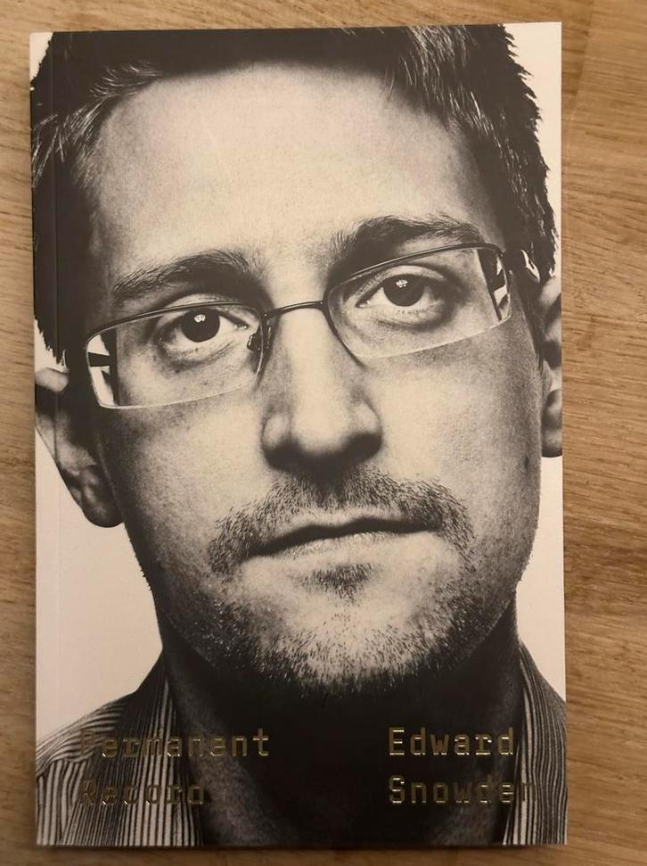 Permanent Record - Edward Snowden, Boeken, Biografieën, Zo goed als nieuw, Politiek, Ophalen of Verzenden