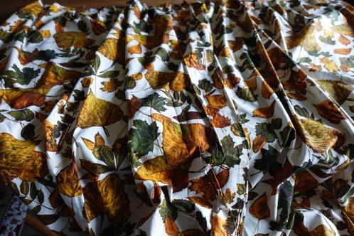 2 grote zware overgordijnen met herfst motieven, Huis en Inrichting, Stoffering | Gordijnen en Lamellen, Zo goed als nieuw, 200 cm of meer