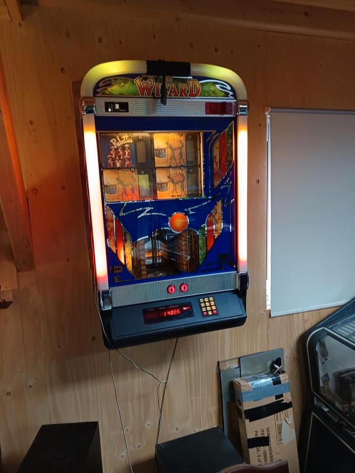 Wand cd jukeboxen voor 100cd, Verzamelen, Automaten | Jukeboxen, Zo goed als nieuw, Overige merken, 1970 tot heden, Ophalen of Verzenden