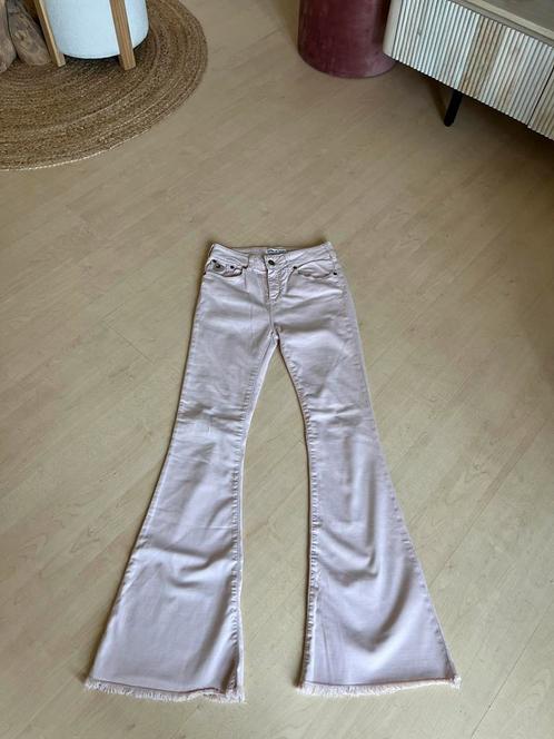 LOIS FLARED JEANS in zacht rose echt prachtig mt26/32, Kleding | Dames, Spijkerbroeken en Jeans, Zo goed als nieuw, W27 (confectie 34) of kleiner