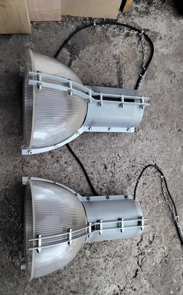 Twee Industriele Bedrijfslampen, Doe-het-zelf en Verbouw, Bouwverlichting, Gebruikt, Lamp, 50 tot 200 watt, Ophalen of Verzenden