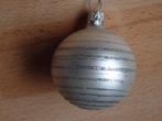 Kerstbal met zilverkleurige versiering, Ophalen, Gebruikt