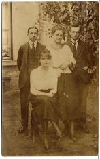 oude  familie  foto kleding geen  fotograaf nr 1451, Verzamelen, Foto's en Prenten, Gebruikt, Verzenden, Voor 1940, Prent