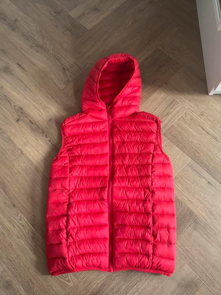 MNG MANGO bodywarmer jas rood als nieuw maat 164, Kinderen en Baby's, Kinderkleding | Maat 164, Zo goed als nieuw, Jongen of Meisje