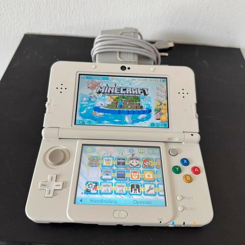 New Nintendo 3DS Uiterst Goede Staat met Digitale Spellen, Spelcomputers en Games, Spelcomputers | Nintendo 2DS en 3DS, Zo goed als nieuw