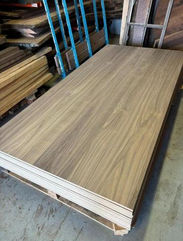 Amerikaans Noten MDF platen 19mm - 244 x 122 - walnut beschikbaar voor biedingen