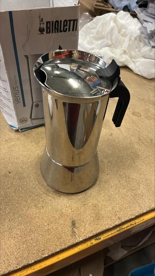 Bialetti Brikka Induction 4-kops – Licht gebruikt, Witgoed en Apparatuur, Koffiezetapparaten, Nieuw, Gemalen koffie, Espresso apparaat