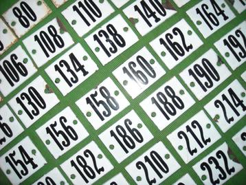 4,1 x 5,3 cm oud emaille huisnummers,huisnummer nummerbordje beschikbaar voor biedingen