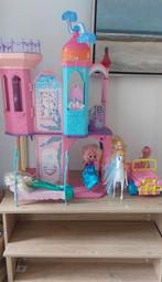 Barbiehuis met barbies, een barbieauto, een barbiepaard etc, Kinderen en Baby's, Speelgoed | Poppenhuizen, Ophalen, Gebruikt, Toebehoren