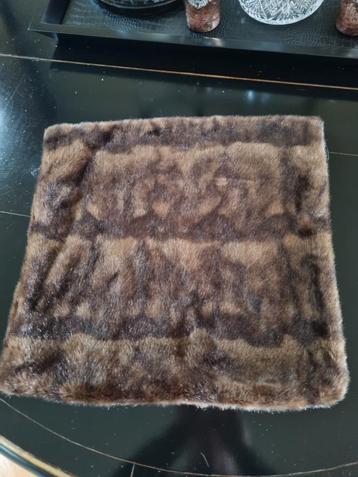 Fake Fur Kussenhoes - Donkerbruin - 50x50 cm beschikbaar voor biedingen