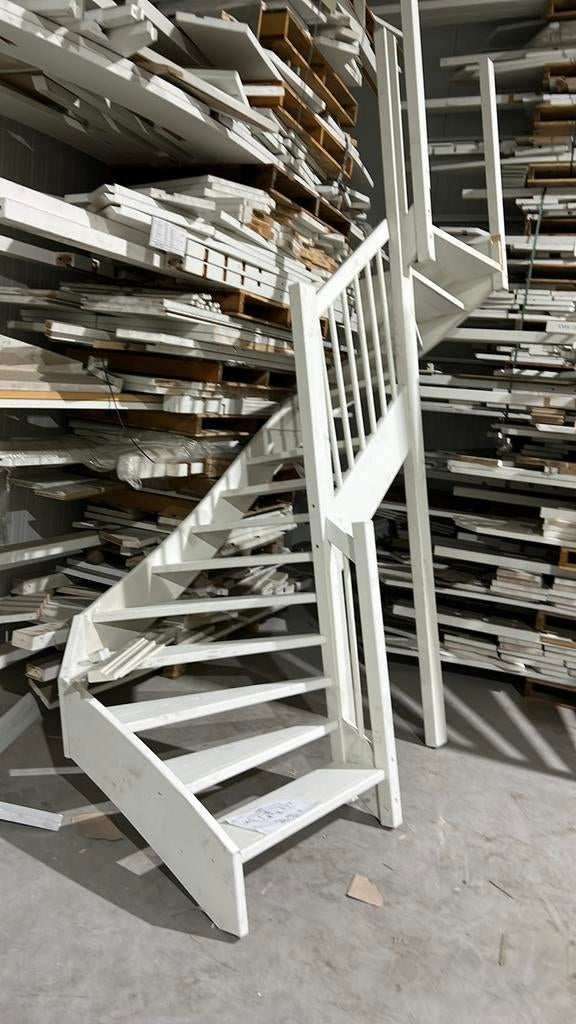Halfslag trap 3010 hoog open inclusief leuningen, Doe-het-zelf en Verbouw, Ladders en Trappen, Zo goed als nieuw, Minder dan 2 meter