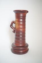 Vintage kan vaas met oor rood keramiek Germany ?., Aardewerk of Porselein, Ophalen of Verzenden, Zo goed als nieuw, Minder dan 50 cm