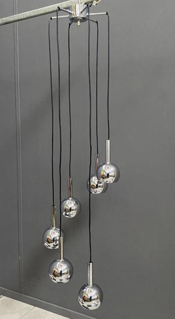 60 jaren 6 chroome bollen hang lamp mooie staat 142 cm lang beschikbaar voor biedingen