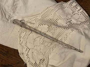 18de eeuw breischede naaigerei voor aan chatelaine beschikbaar voor biedingen