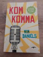 Kom Komma - Wim Daniëls, Ophalen of Verzenden, Zo goed als nieuw, Wim Daniëls, Anekdotes en Observaties