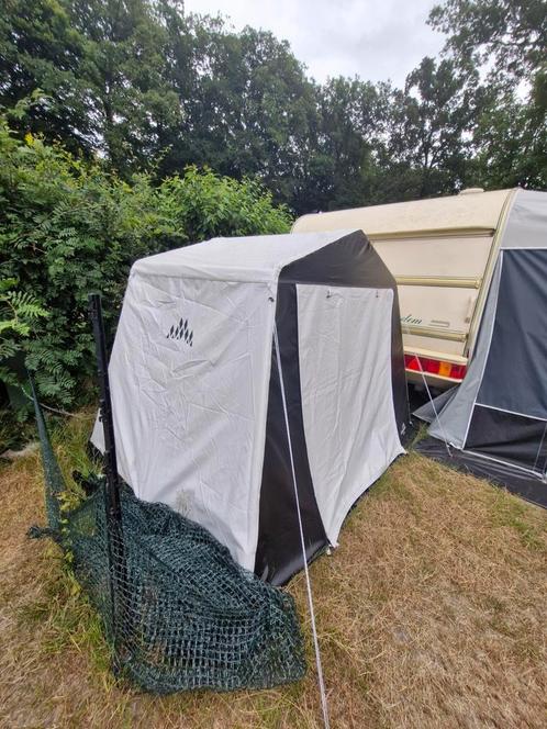 Schuurtent inclusief caravan en voortent, Caravans en Kamperen, Tentaccessoires, Zo goed als nieuw, Ophalen