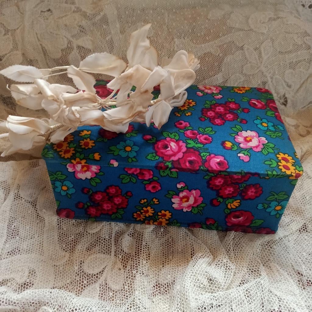 Oude stoffen doos, Verzenden