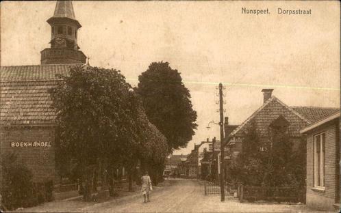 Nunspeet Dorpsstraat met boekhandel links uitg Joh Osinga, Verzamelen, Ansichtkaarten | Nederland, Gelopen, Gelderland, Voor 1920