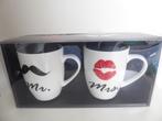 Nieuw! Mokken Mr. en Mrs. en sticker, Huis en Inrichting, Keuken | Servies, Nieuw, Ophalen of Verzenden, Overige stijlen, Kop(pen) en/of Schotel(s)
