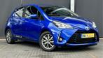 Toyota Yaris 1.5 Hybrid Executive / Camera / Cruise / Clima, Gebruikt, 4 cilinders, Blauw, Leder en Stof