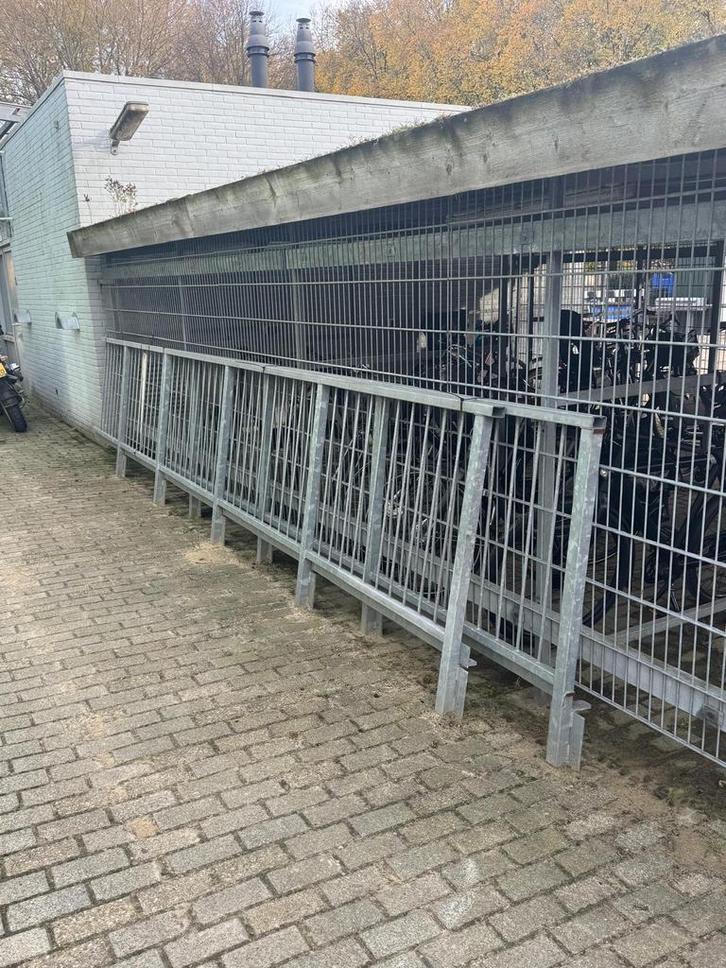 Gegalvaniseerde stalen wenteltrap + hekwerkdelen, Doe-het-zelf en Verbouw, Ladders en Trappen, Zo goed als nieuw, Trap, 2 tot 4 meter