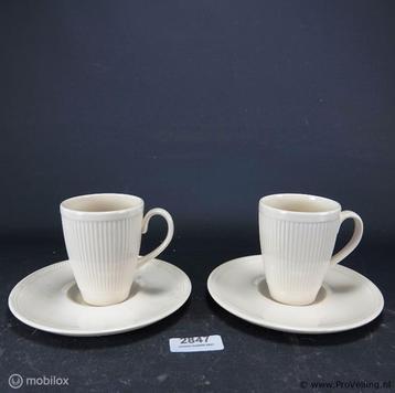 Online Veiling: Paar Wedgwood kop en schotels beschikbaar voor biedingen