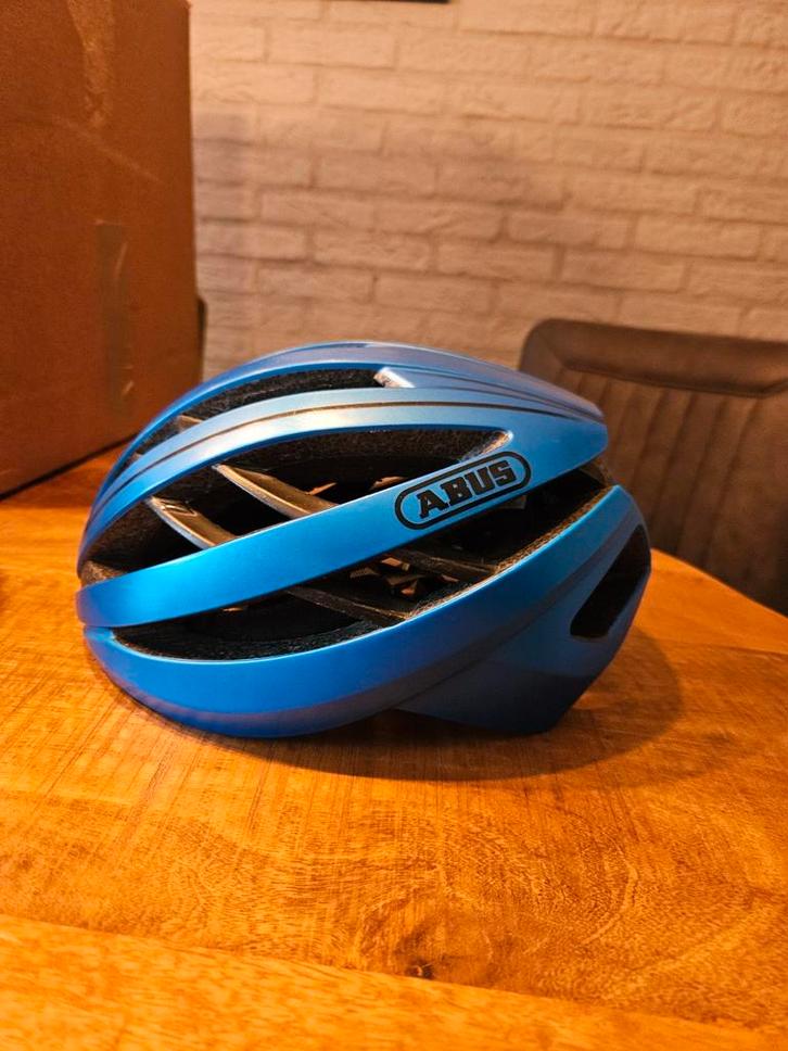 ABUS Fietshelm maat M, Fietsen en Brommers, Fietsaccessoires | Fietshelmen, Gebruikt, Heer of Dame, M, Ophalen of Verzenden