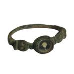 Bodemvondst bronzen Romeinse ring slangenkoppen en glaspasta, Verzenden, Brons