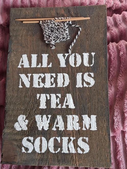 Houten Bord - Thee & Sokken - Landelijk Brocante, Huis en Inrichting, Woonaccessoires | Tekstborden en Spreuken, Nieuw, Ophalen of Verzenden
