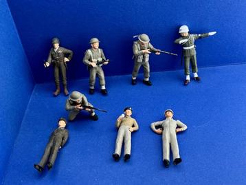 3 British soldiers 1/35  ww 2 gebouwd beschikbaar voor biedingen