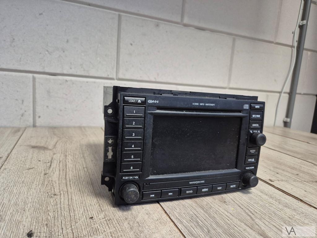 Chrysler 300c 2004 - 2010 radio navigatie 05064191ad €200, Gebruikt, -, Ophalen of Verzenden, -