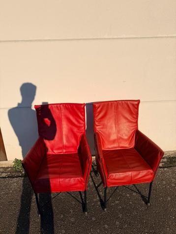 2 Montis chaplin stoelen met flex rug in rood leer beschikbaar voor biedingen