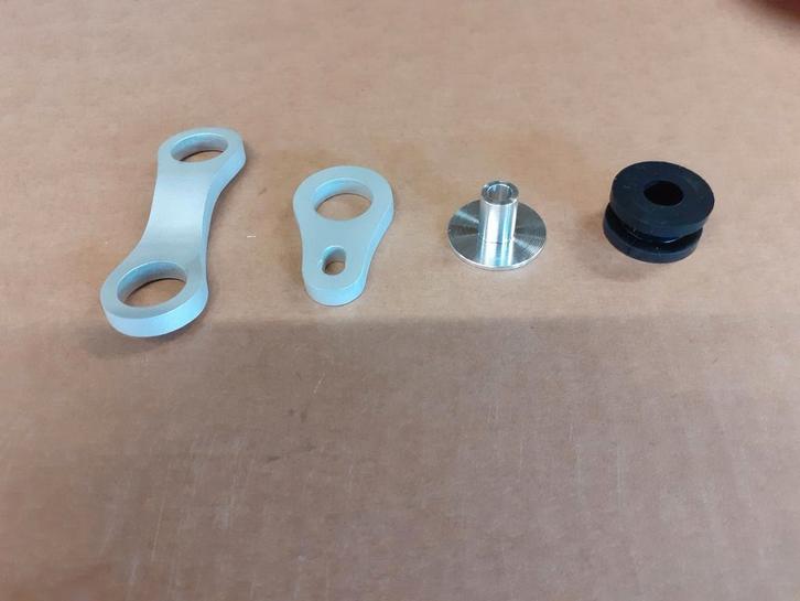 Honda CR250 '02-'07 nieuwe uitlaatbeugels, Motoren, Onderdelen | Honda, Ophalen of Verzenden