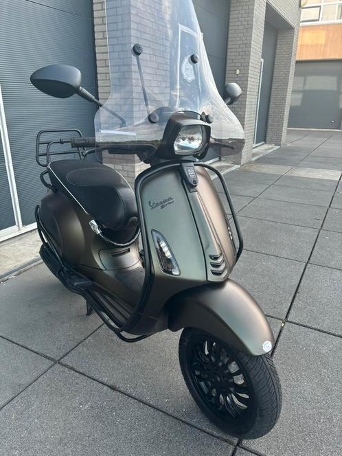 Vespa sprint 2017 geel kenteken alarm speciaal full option, Fietsen en Brommers, Scooters | Overige merken, Zo goed als nieuw