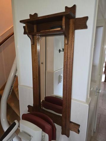 Houten Spiegel met Plankje beschikbaar voor biedingen