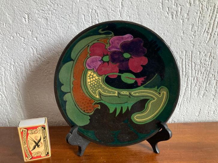 Groen plateel bord Plateelbakkerij Gouda Zuid-Holland, Antiek en Kunst, Antiek | Keramiek en Aardewerk, Ophalen of Verzenden