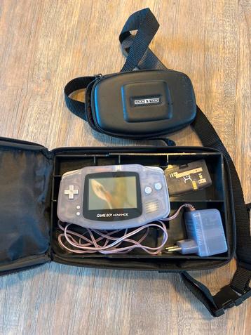 Gameboy Advance met tas en adapter beschikbaar voor biedingen